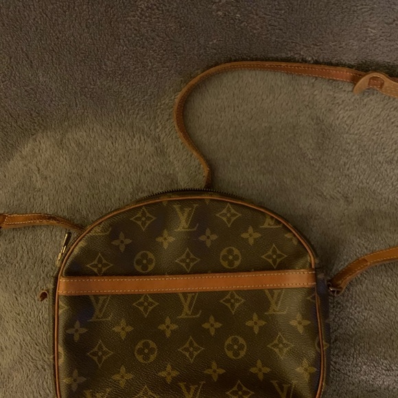 Authentic Vintage Louis Vuitton shoulder bag. - Picture 8 of 16